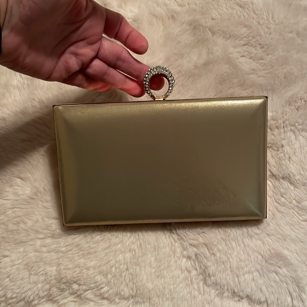 Nina’s Collection Canada gold clutch with chain NWT. - Picture 4 of 13